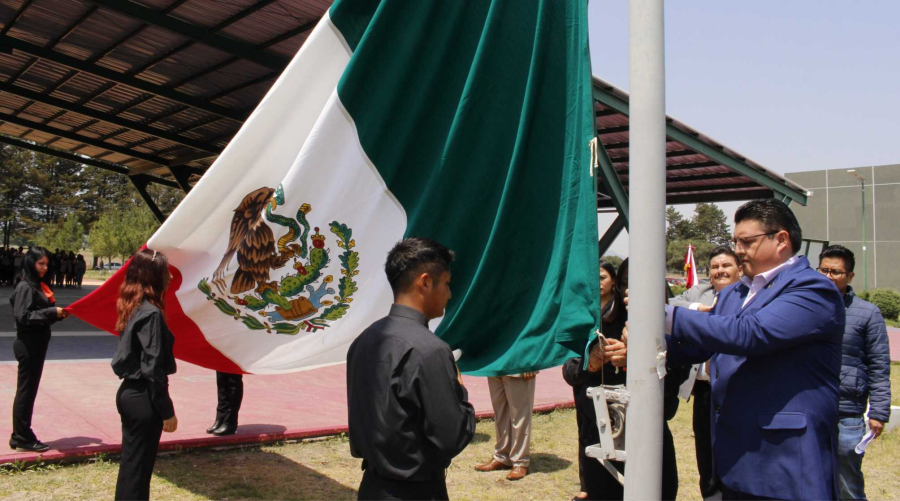 La comunidad UTT rindieron homenaje en conmemoración al 161 Aniversario de la Batalla de Puebla